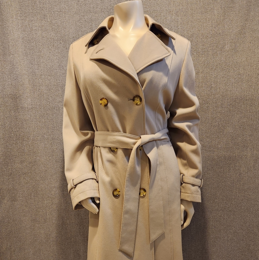 Like new ladies lined trenchcoat
